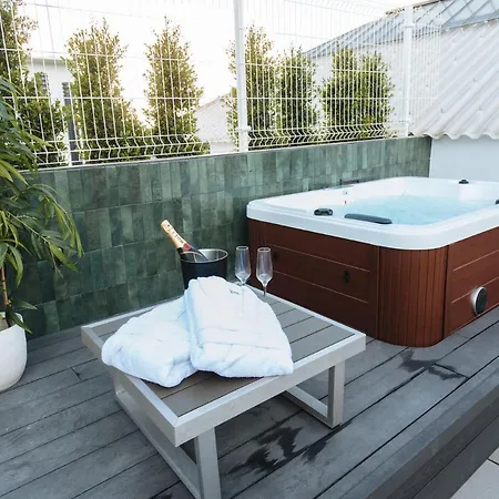Guadalupe 15 By Magno - Penthouse With Private Solarium & Jacuzzi 아파트 *